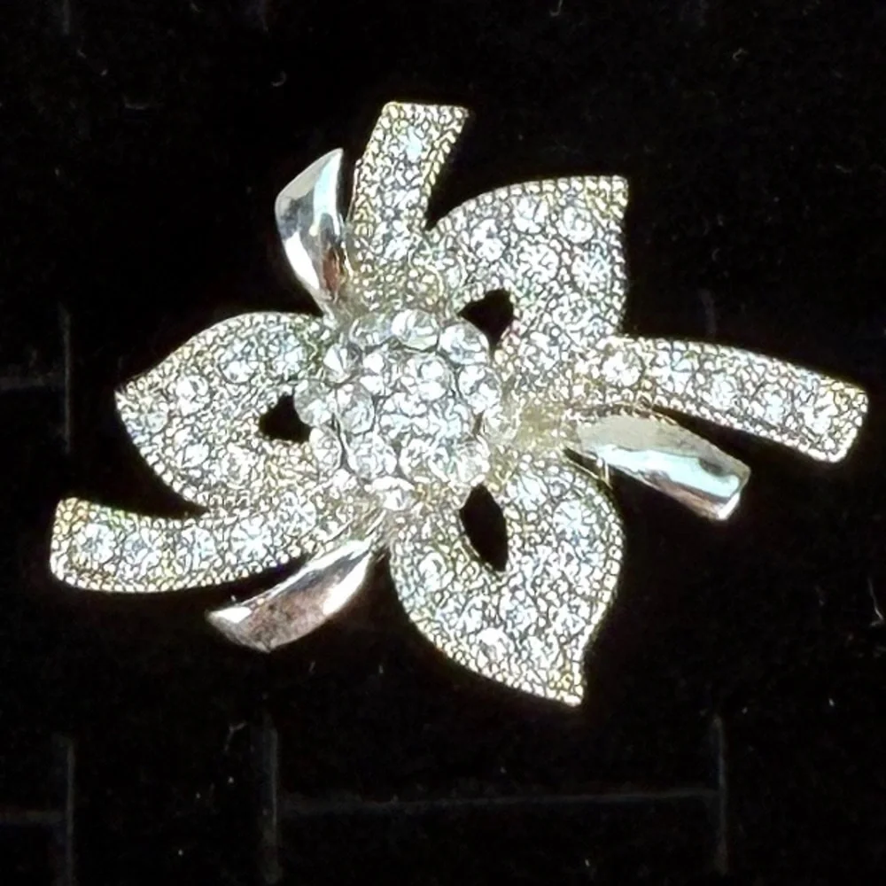 Elegant Silvertone bling Floral Brooch